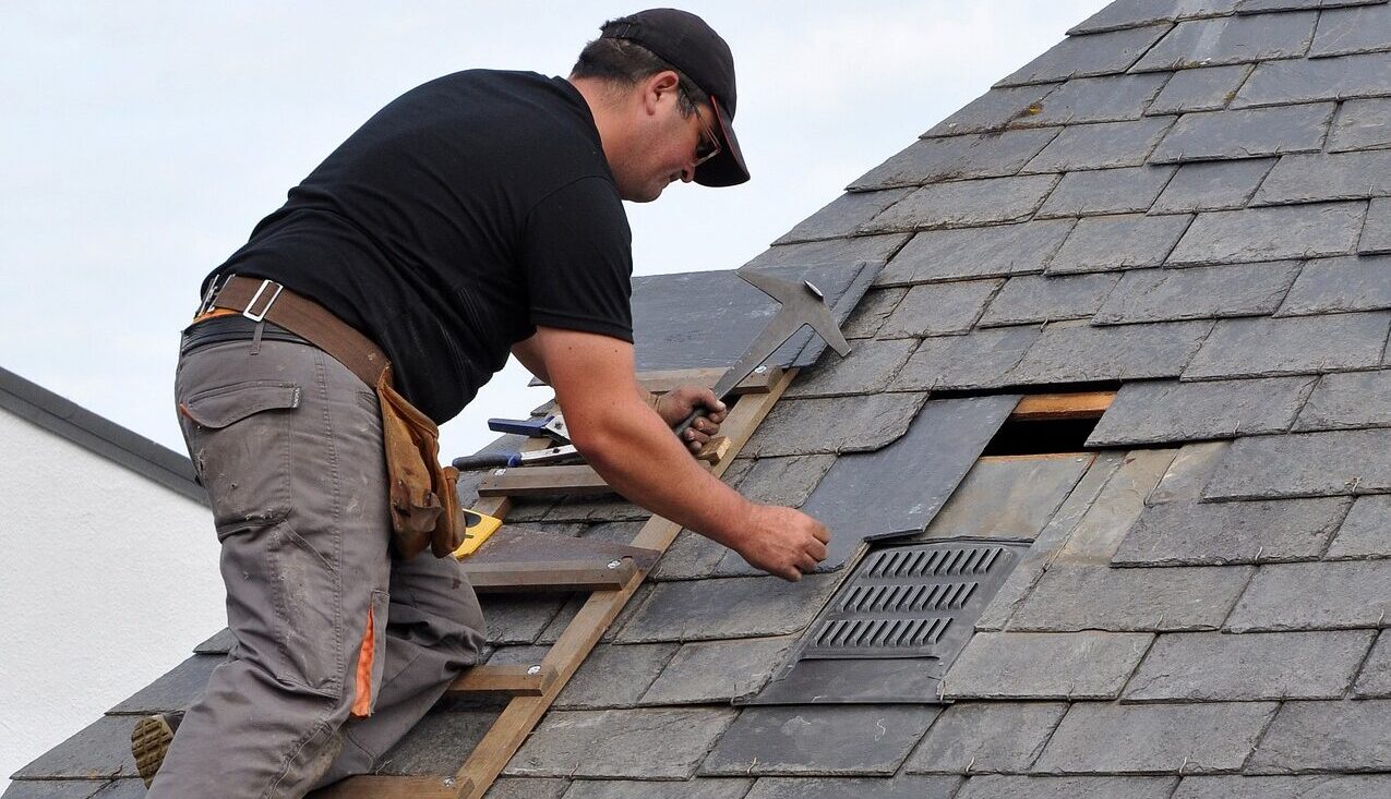 How to Seal Cracks in Roof Shingles and Why it Matters