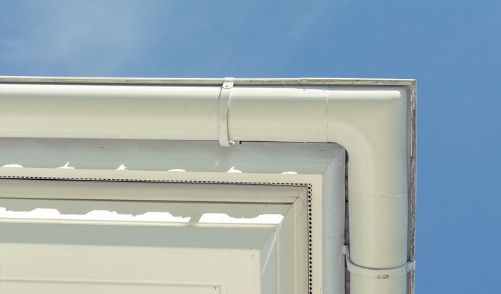 How to choose the right gutters for your roof