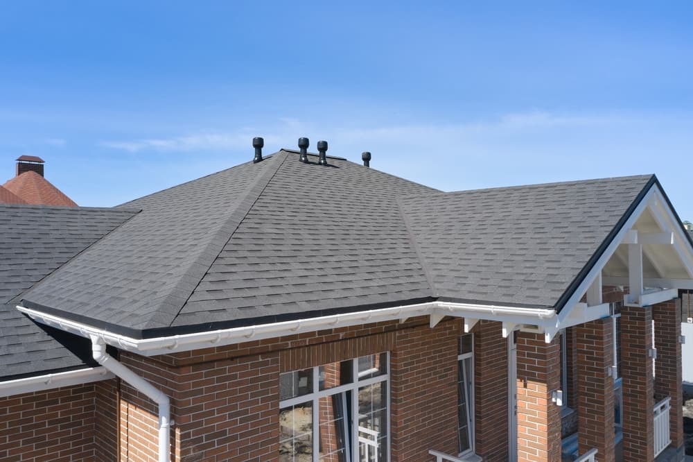 Asphalt Roof Durability Guide: Withstanding Wind and Rain