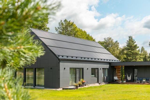 How to Choose a Solar Roofing Installer